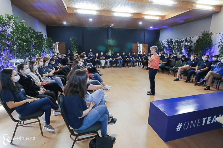 Terminal de Contêineres de Paranaguá: encontro de lideranças brasileiras e chinesas.